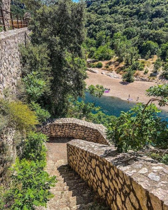 Proche D'Uzes La Terrasse Du Soleil Levant Collias Экстерьер фото