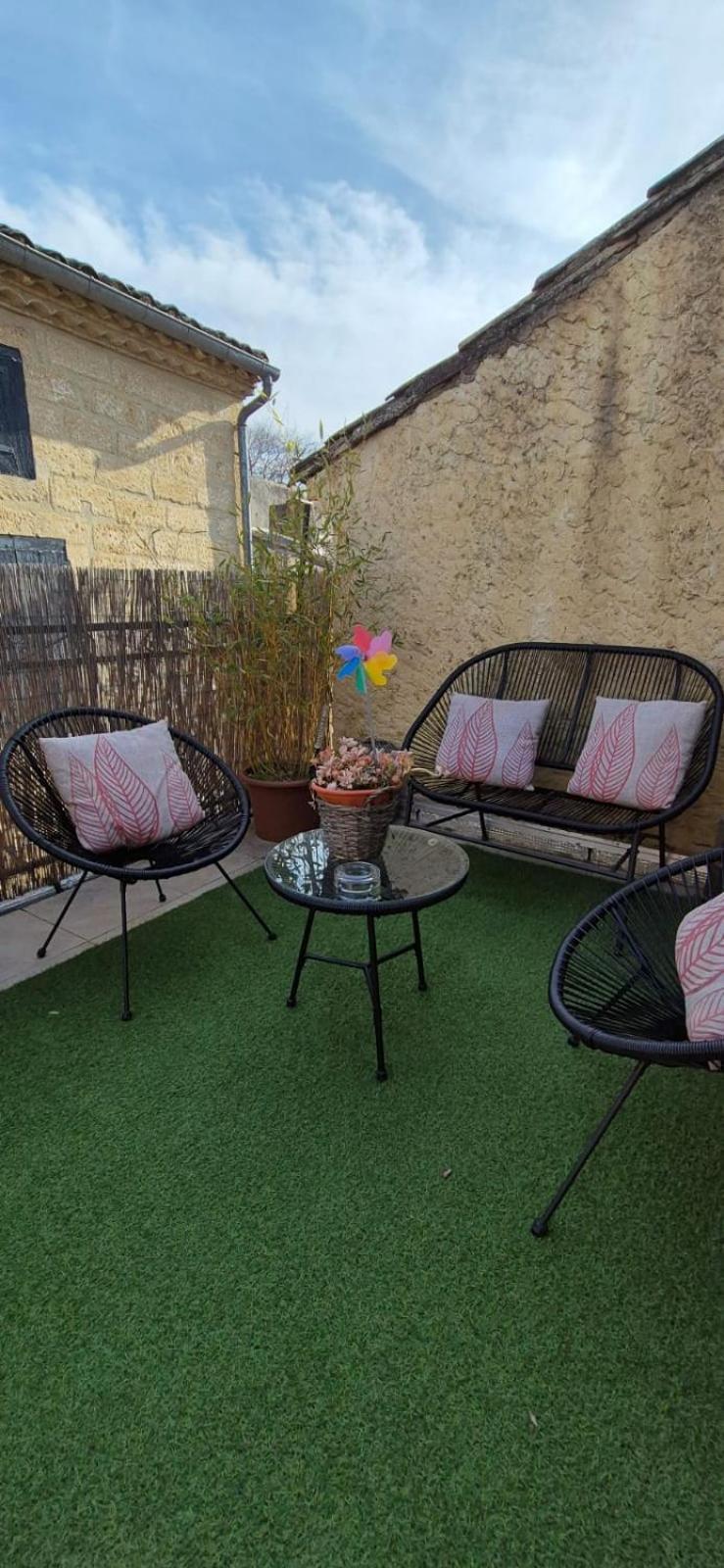 Proche D'Uzes La Terrasse Du Soleil Levant Collias Экстерьер фото