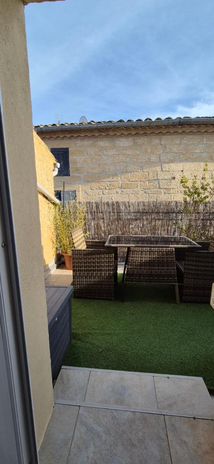 Proche D'Uzes La Terrasse Du Soleil Levant Collias Экстерьер фото