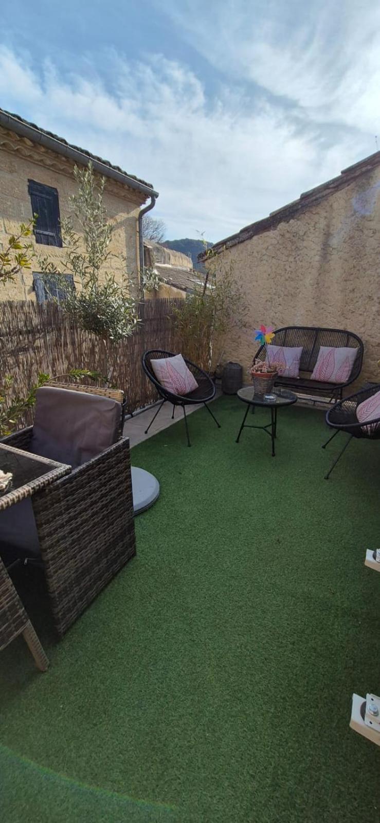 Proche D'Uzes La Terrasse Du Soleil Levant Collias Экстерьер фото