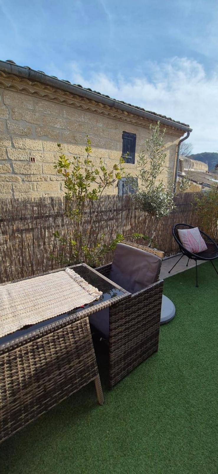 Proche D'Uzes La Terrasse Du Soleil Levant Collias Экстерьер фото